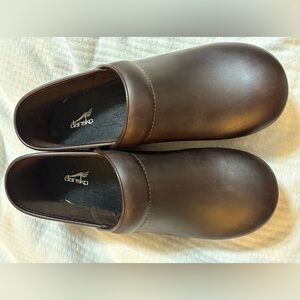 Dansko Women’s professional Antique Brown clogs